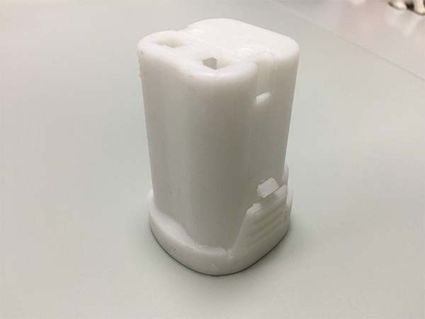 白色树脂打印电器配件...