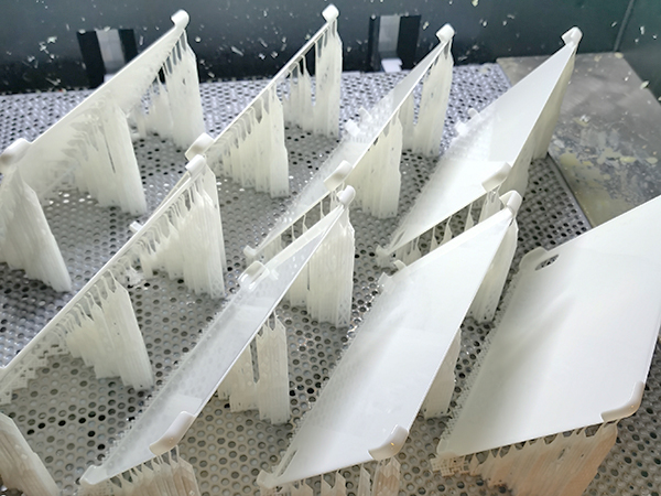 白黄色树脂打印工艺品