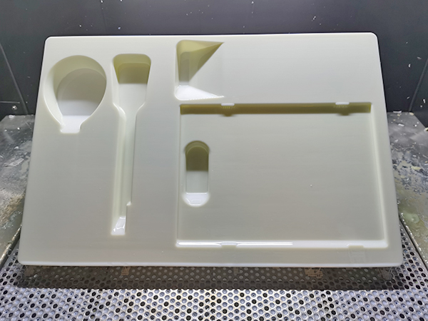 白色树脂打印电器配件...